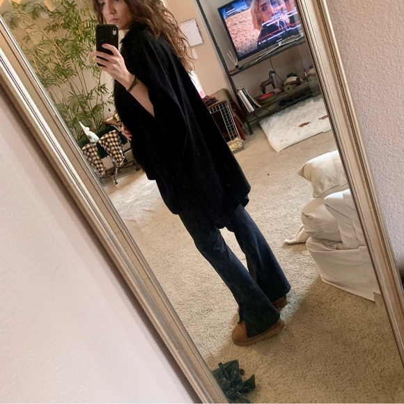 NEW La Fiorentina Black Faux Fur Trim Ruana - Picture 6 of 11